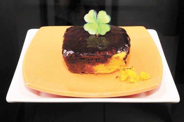 Muito conhecido dos brasileiros, o bolo de cenoura surgiu com o liquidificador, ou seja, por volta de 1931, quando o aparelho, com motor incorporado, fez o maior sucesso numa feira de eletrodomésticos dos Estados Unidos